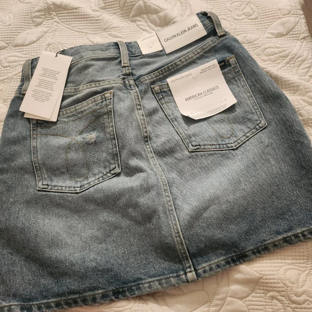 Calvin Klein - Picture 3 of 4